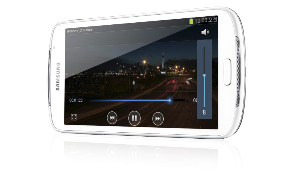 Prenosni predvajalnik Samsung Galaxy Player 5.8 je dejansko tablični računalnik v malem!