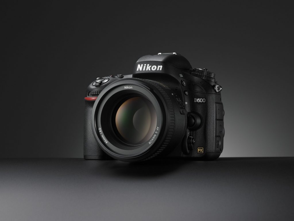 Najmanjši in najlažji Nikon DSLR polnega FX formata