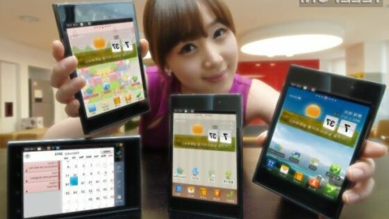 LG Optimus Vu II se po obliki precej razlikuje od Samsungovega Galaxyja Note II.