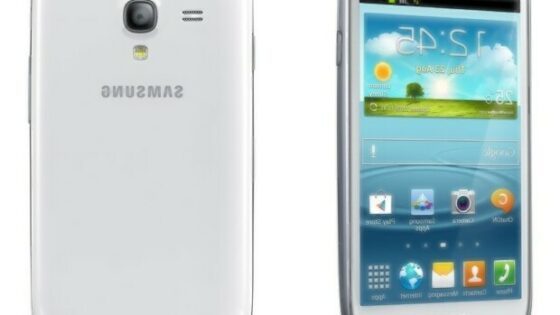 Mobilnik Samsung Galaxy S3 mini zlahka zleze v žep!