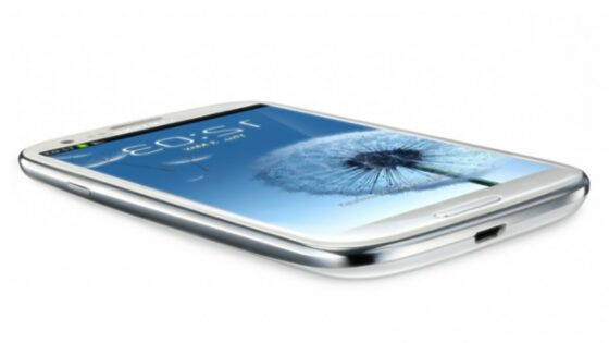 Pametni mobilni telefon Samsung Galaxy S3 Mini naj bi bil cenovno precej bolj dostopen od iPhona 5.