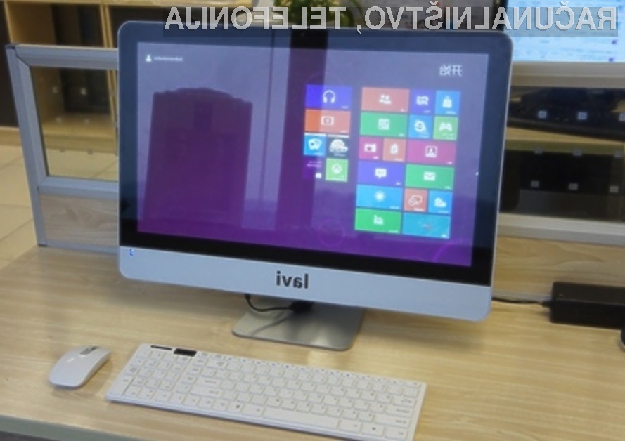 Dih jemajoča kopija osebnega računalnika iMac.