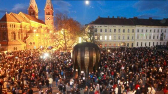 Družbena omrežja so očitno idealna platforma za povezovanje velikega števila ljudi.