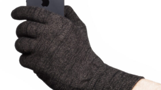 Touchscreen rokavice OX so prve rokavice pri nas, ki brezhibno delujejo na prav vseh napravah z zasloni na dotik.