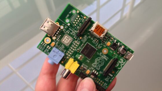 Raspberry Pi model A bo prevzel lovoriko najcenejšega osebnega računalnika na modrem planetu!