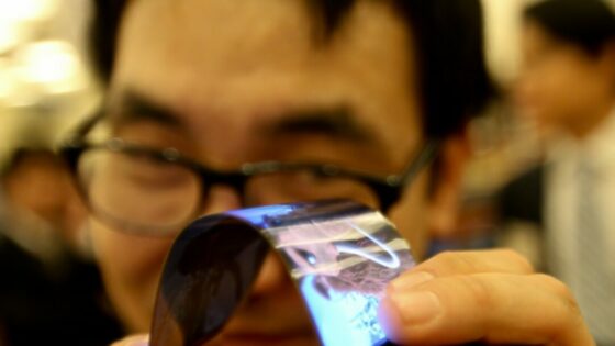 Upogljivi zasloni Samsung OLED bodo omogočili izdelavo pametnih mobilnih telefonov nadvse zanimivih oblik!