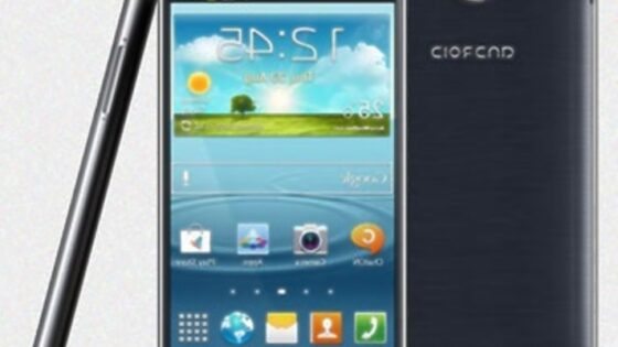Kopija mobilnika Samsung Galaxy Note 2 bo zagotovo šla v prodajo kot za stavo!