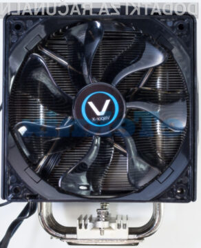 Hladilnik Vapor-X se lahko pohvali kar z dvema ventilatorjema, čigar vrtenje lahko kontroliramo preko PWM kontrolnika.