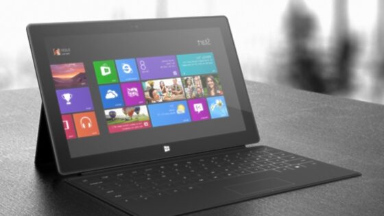 Microsoft Surface Pro združuje prednosti tablic in prenosnih računalnikov.