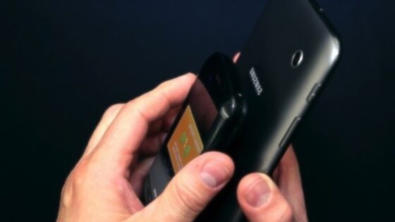 Tablične računalnike bomo kmalu uporabljali še kot polnilce za pametne mobilne telefone.