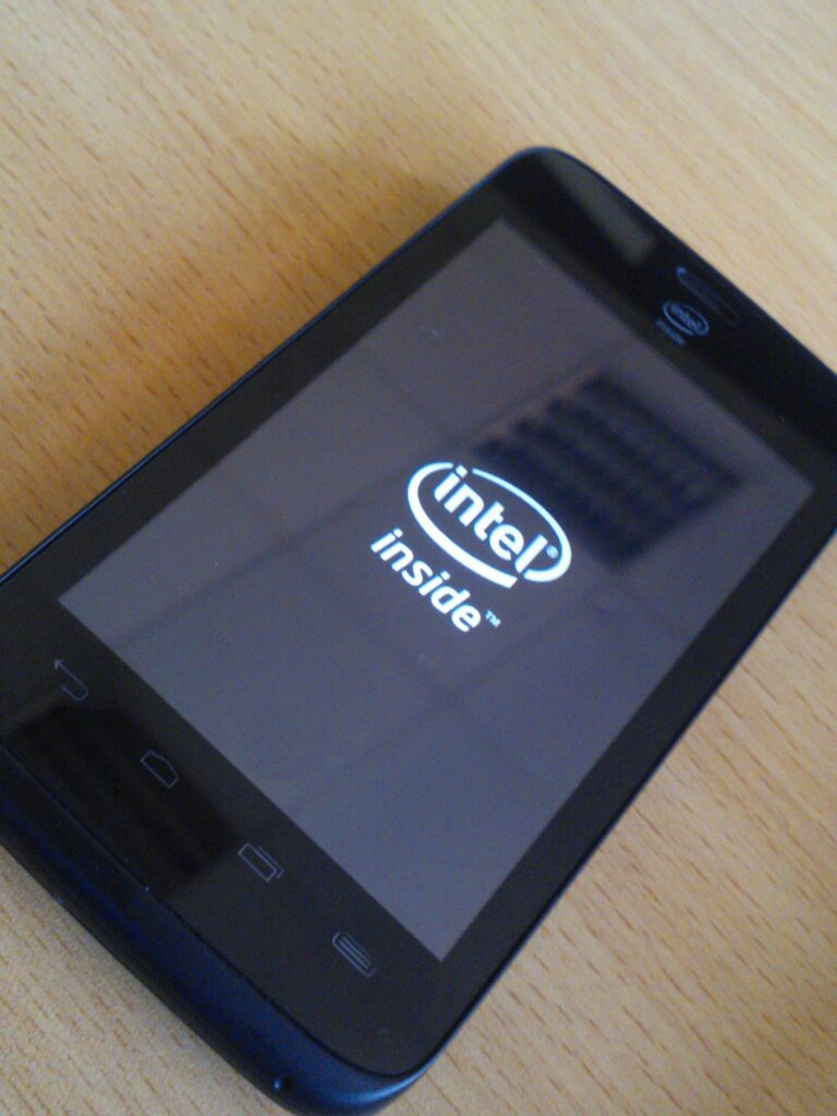 Pametni telefon Intel Yolo temelji na Intelovi mobilni platformi Lexington.