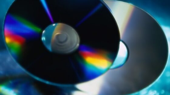 Cene CD-jev, DVD-jev in Blu-ray ploščkov se bodo v drugi polovici leta povišale za do 50 odstotkov!