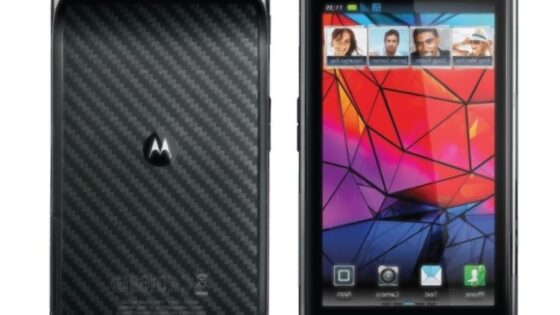 Zmogljivi in vzdržljivi mobilnik Motorola X Phone naj bi po ocenah poznavalcev šel v prodajo kot vroče žemljice.