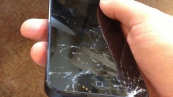 Podatki britanske zavarovalnice MobileInsurance so pokazali, da se steklena stranica mobilnika iPhone zelo rada poškoduje!