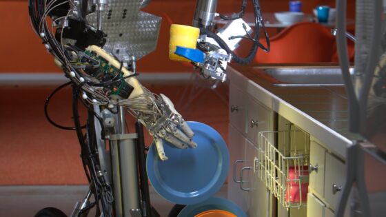 Roboti, ki bodo za nas samodejno kuhali in pospravljali, naj bi bili na voljo še pred letom 2015.