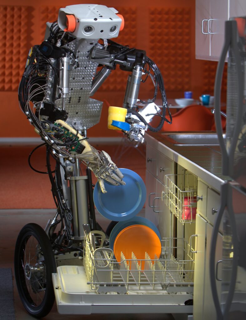 Roboti, ki bodo za nas samodejno kuhali in pospravljali, naj bi bili na voljo še pred letom 2015.