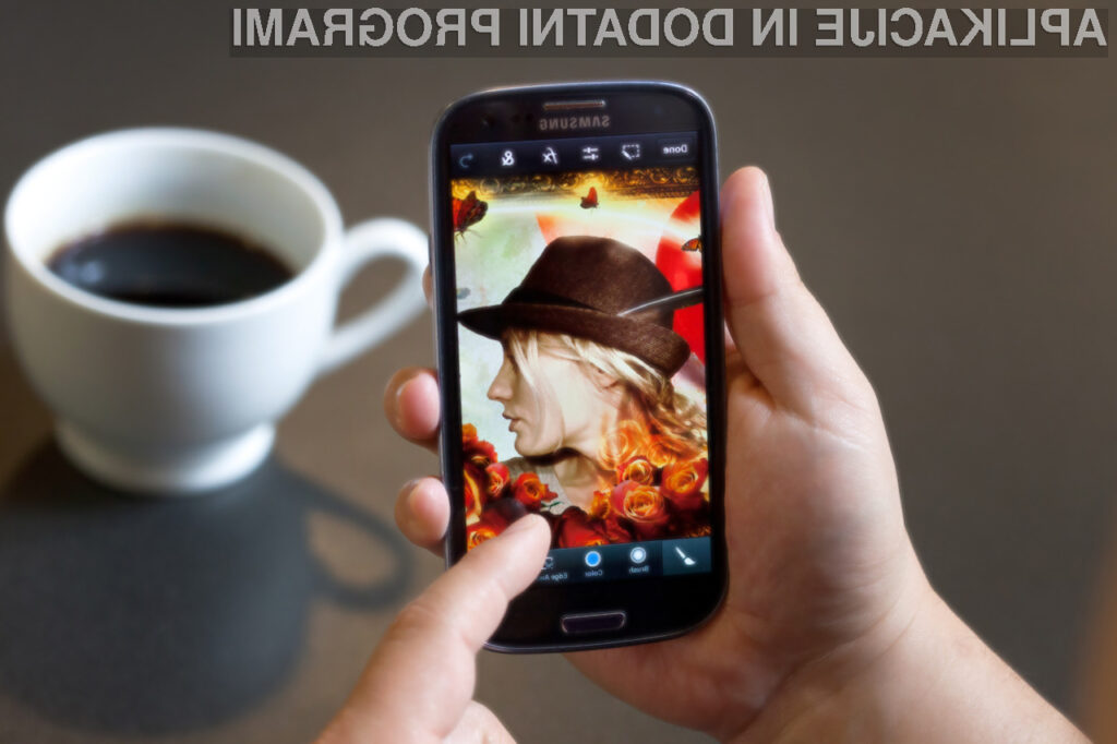 Adobe je predstavil nov mobilni Photoshop prilagojen za pametne telefone.