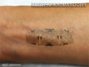 Naprava nalepljena na kožo lahko meri uporabne medicinske podatke.