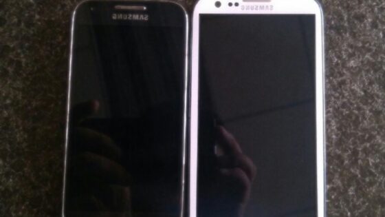 Samsung Galaxy S4 Mini naj bi bil oblikovno enak njegovemu zmogljivejšemu bratu.