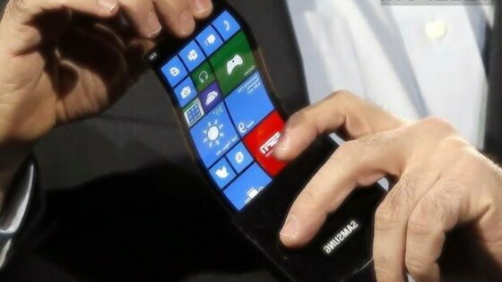 Upogljivi zasloni bodo podjetju Samsung omogočili izdelavo mobilnih naprav nadvse nenavadnih oblik!