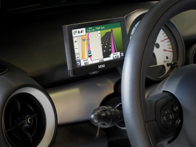 Garmin® predstavlja novo integrirano navigacijo za vozila MINI