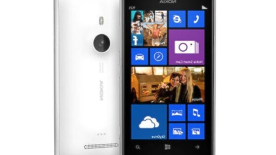 Za kovinski mobilik Nokia Lumia 925 se bodo ogreli predvsem poslovneži in petičneži!