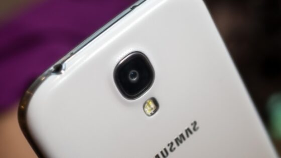 Pametni mobilni telefon Samsung Galaxy S4 lahko povsem nadomesti kompaktni digitalni fotoaparat.