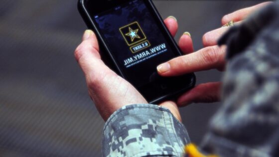 Ameriški vojaki imajo zeleno luč za uporabo pametnih mobilnih telefonov iPhone in tabličnih računalnikov iPad.