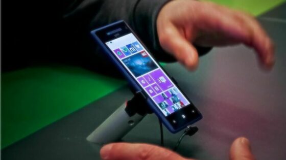 Število uporabnikov mobilnikov Windows Phone se bo v naslednjih štirih letih močno povečalo na račun nezadovoljnih uporabnikov iOS-a.