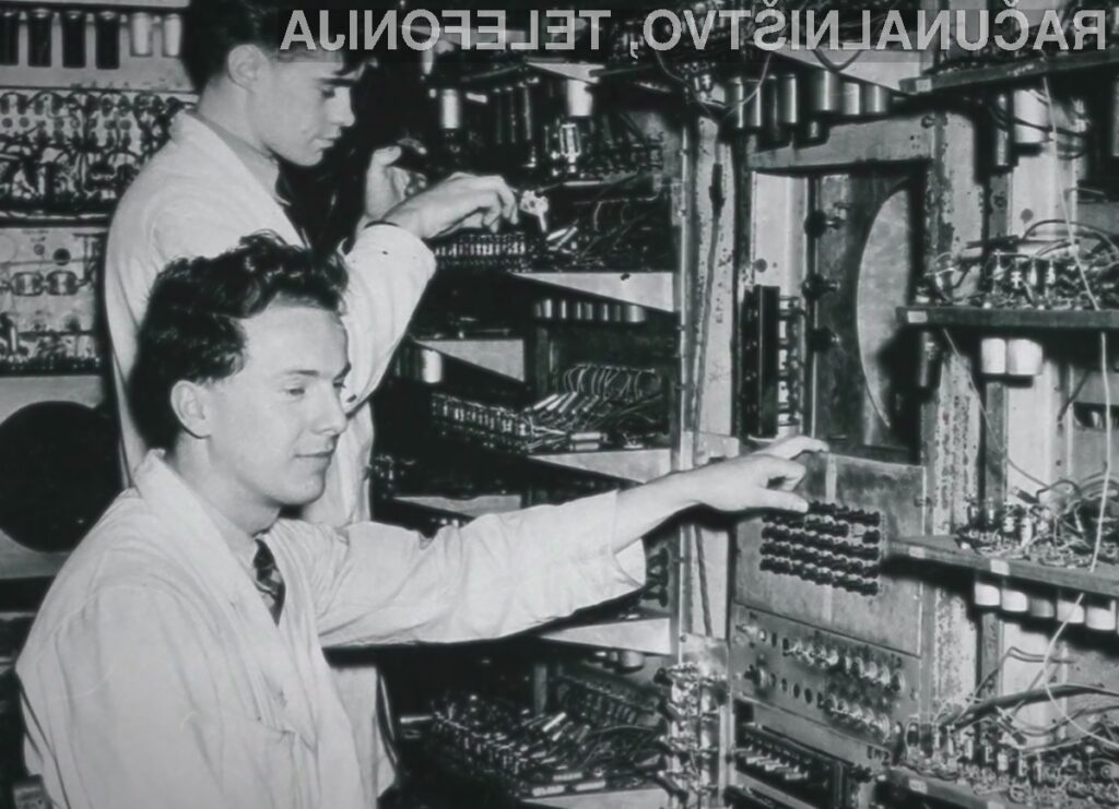Prvi računalnik je imel za shranjevanje programov na voljo le 1024 bitov oziroma 128 bajtov pomnilnika.