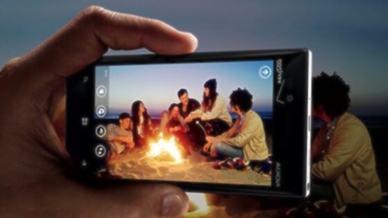 Mobilnik Nokia Lumia 928 je najbolj pisan na kožo tistim, ki pogosto fotografirajo pri zmanjšani vidljivosti.