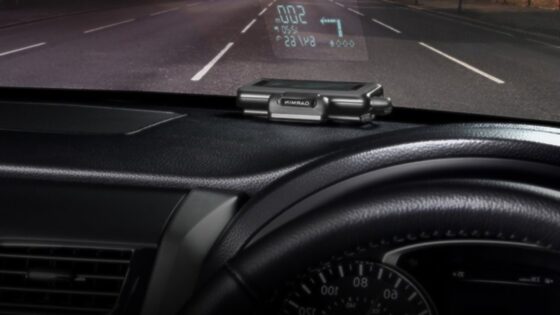 Garmin HUD je za voznika povsem varen navigacijski sistem.