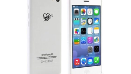 Pametni mobilni telefon Goophone i5C naj bi bil na las podoben Applovemu mobilniku iPhone 5C