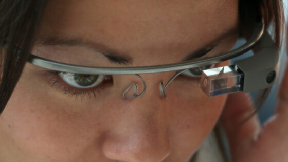 Bodoči kupci luksuznih avtomobilov Mercedes bodo prejeli tudi večpredstavnostna očala Google Glass.