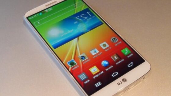 Pametni mobilni telefon Google Nexus 5 naj bi bil na las podoben mobilniku G2 podjetja LG.