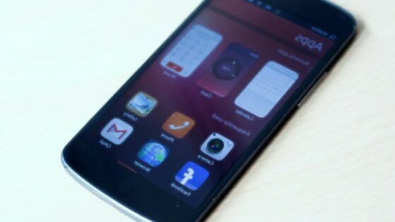 Pametni mobilni telefon Ubuntu Edge ni prepričal uporabnikov storitev mobilne telefonije!