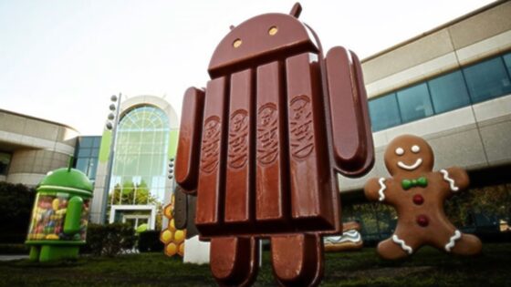 Pametni mobilni telefon Google Nexus 5 in Android 4.4 KitKat bosta prvim kupcem na voljo že v drugi polovici oktobra.