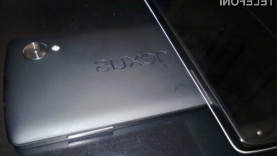 Cenejši pametni mobilni telefon Google Nexus 5 naj bi zaradi šibkejše baterije zagotavljal krajšo avtonomijo delovanja.