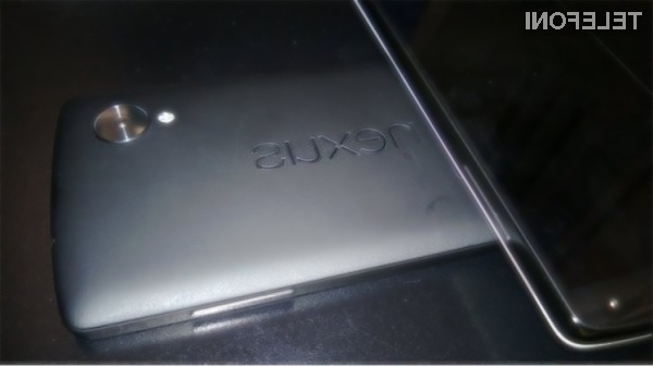 Pametni mobilni telefon Google Nexus 5 naj bi bil izjemno priročen za upravljanje in prijeten na dotik.