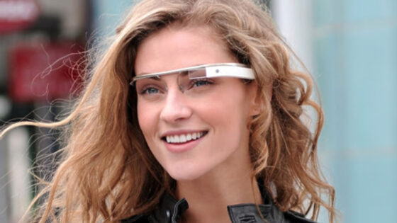Večpredstavnostna očala Glass podjetja Google bodo navadnim smrtnikom na voljo le za en dan in to zgolj v ZDA.