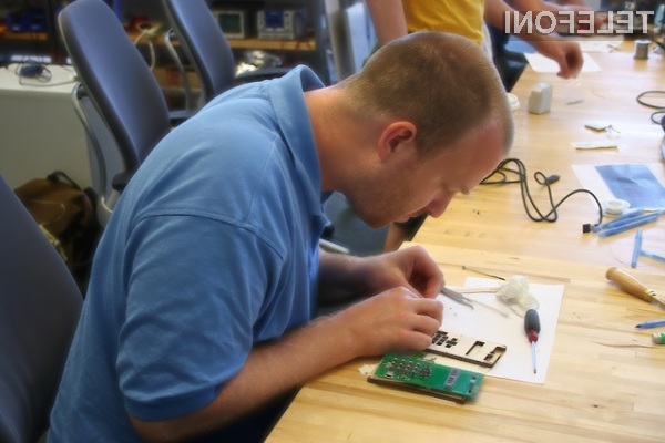 MIT DIY je prvi mobilni telefon, ki ga lahko v celoti sestavimo sami.