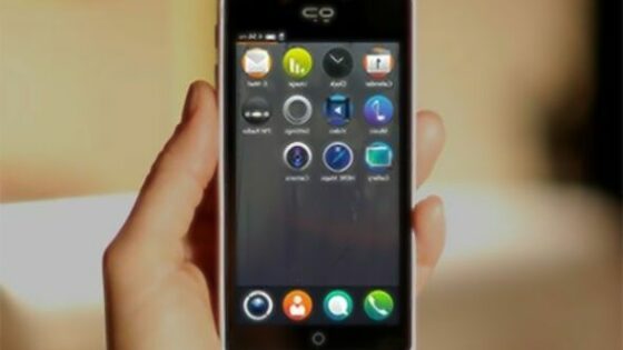 Na pametni mobilni telefon Revolution podjetja Geeksphone bo moč namestiti tako Android kot Firefox OS!