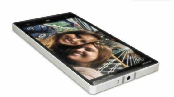 Pametni mobilni telefon Nokia Lumia Icon bo zlahka pometel z vso konkurenco!