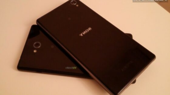 Sony Xperia G (spodaj) bo Sonyjev nov mobilnik srednjega cenovnega razreda.