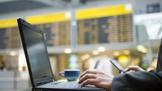 Internet na vseh letališčih bi moral biti vsaj za potnike povsem brezplačen!