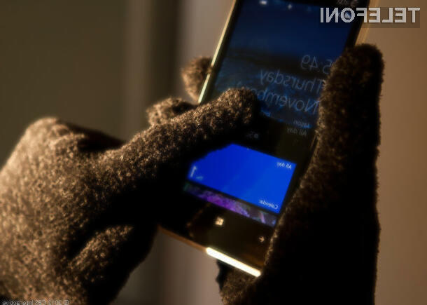 Pri novih mobilnikih in tablicah Nokia Lumia naj bi bilo za vnos ukazov mogoče uporabljati tudi okvir zaslona.