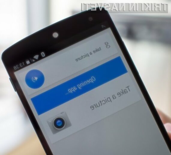 Prenovljena storitev Google Now na podlagi glasovnega ukaza samodejno prikliče fotoaparat v načinu za fotografiranje ali zajem videoposnetkov.