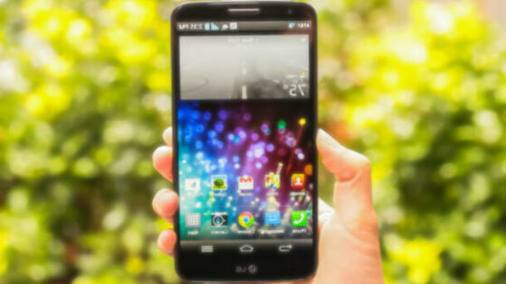 Pametni mobilni telefon LG G3 naj bi lahko uporabljali tudi v prašnih in mokrih pogojih.