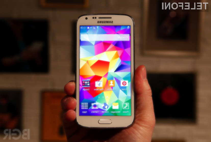 Samsung Galaxy K zoom združuje vse prednosti pametnega mobilnika in kompaktnega fotoaparata.