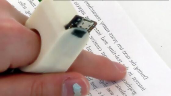 Novi elektronski pripomoček bo slepim in slabovidnim omogočil prebiranje knjižnih del!